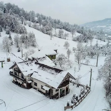 Farm stay Lacrima Izei Sacel (Maramures)